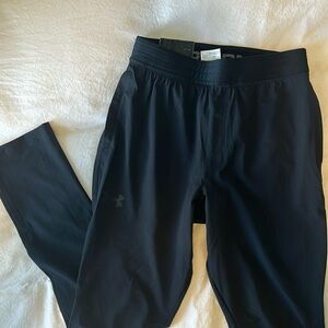 Under Armour black fitted athletic pants